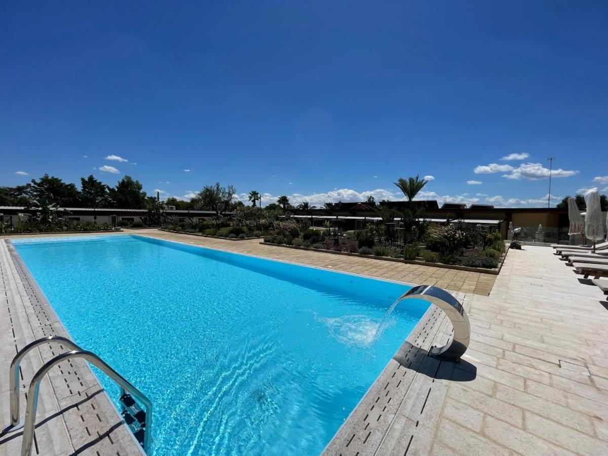 Valerio Resort Beach Club Margherita Di Savoia Exterior photo